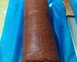 Foto langkah ke 15 dari resep Hurricane Red Velvet Swiss Roll Cake.