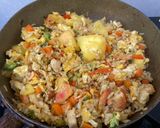 Foto langkah ke 4 dari resep Nasi goreng nanas.