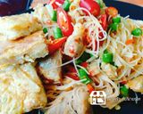 รูปขั้นตอนการทำที่ 4 ของ ผัดหมี่น้ำพริกกะปิกับไข่เจียวถั่วงอก