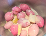 Foto del paso 1 de la receta: Chalotas confitadas al vino tinto y especias