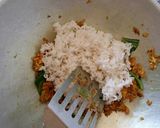 Foto langkah ke 5 dari resep Nasi Goreng Kuning.