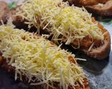 Serpenyőben sült, kolbászkrémes vegán melegszendvics 🌱 recept fázis 3 fotója
