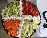 Une image de l'étape 5 de Salade de tomates carottes romaine et courgettes à la feta.