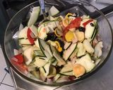 Une image de l'étape 9 de Salade de pâtes marinée aux tomates, concombre, courgette, oignon de roscoff et Lonzo.