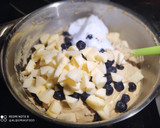 Foto del paso 4 de la receta: Bizcocho de Yogur, Arándanos y Manzana en Olla GM