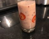 A picture of step 1 of Strawberry Smoothie.