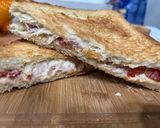 Foto del passaggio 4 della ricetta Sandwich tonno pomodori mayo e insalata