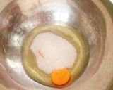 Hình bước làm 1 của món Bánh bông lan hấp (hình chú bọ đáng yêu)