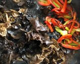 Foto del paso 13 de la receta: Carne al wok con verduras, salsa de soya y algas chinas