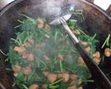 Foto langkah ke 3 dari resep Chicken Mushroom Spinach with Creamy Sauce.