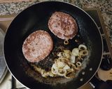 Foto del paso 1 de la receta: Doble hamburguesa brava 🍔🌶