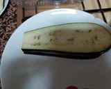 Foto del paso 2 de la receta: Berenjena rellena de queso y tomate