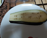 Foto del paso 2 de la receta: Berenjena rellena de queso y tomate