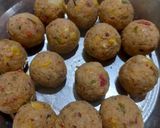 A picture of step 3 of Quick and Crispy poha pizza balls.