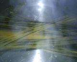 Foto del paso 3 de la receta: Pasta a la carbonara sin nata