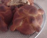 Foto del paso 7 de la receta: Pan de muerto de guayaba