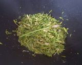 Foto langkah ke 5 dari resep Tumis Bunga Pepaya dan Kangkung Khas Manado.