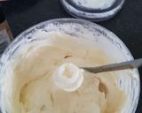 A picture of step 4 of Cream, creamed cheeses and honey dessert.