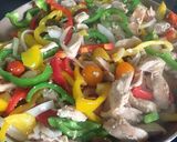 Foto del paso 1 de la receta: Fajitas de pollo con 3 pimientos