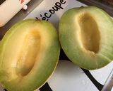 Une image de l'étape 2 de Salade de fruits (melon vert,prunes d ante,mûres,ananas et banane).