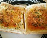 Foto langkah ke 3 dari resep 🍞garlic chesse hot 2 menit.