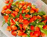 A picture of step 3 of Salad with smoked salmon and canned pear.