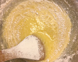 Foto del paso 3 de la receta: Magdalenas con pepitas de chocolate