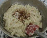 A picture of step 4 of White sauce pasta.