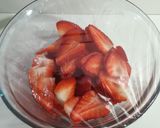 Foto del paso 8 de la receta: Tarta de chocolate, fresas y nata