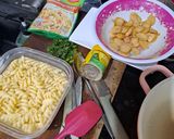Foto langkah ke 1 dari resep Makaroni Spiral Carbonara Keju.