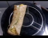 A picture of step 6 of Hariyali paneer tikka roll.