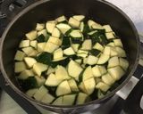 Une image de l'étape 6 de Velouté de courgettes et pommes de terre à la crème.