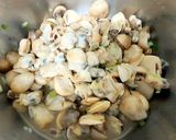 Hình bước làm 4 của món Cháo nghêu nấm rơm 🍲