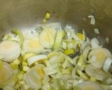 Foto del paso 2 de la receta: Crema de acelgas al curry en olla a presión