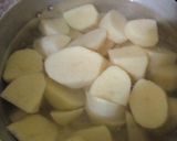 Foto del paso 1 de la receta: Bombas de papas con jamón y queso