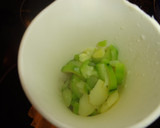 Foto del paso 2 de la receta: Sopa ligera de calabacín con huevo