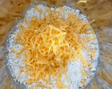 A picture of step 2 of Crab stuffed cheddar bay biscuits.
