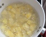 Foto del paso 1 de la receta: Papas gratinadas con queso y crema, acompañadas de salmón a la plancha
