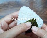 Foto langkah ke 6 dari resep Onigiri Tuna Mayo Rumahan.