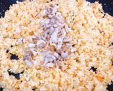 Hình bước làm 3 của món Bông cải trắng (hoa lơ) xào bông cho bé