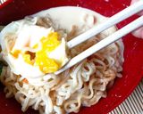 Foto langkah ke 4 dari resep Mie Instan Kuah Susu.