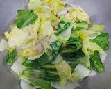 Foto langkah ke 3 dari resep Tumis sawi putih.