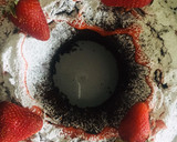 Foto del paso 7 de la receta: BUDÍN MUY HÚMEDO DE 🍫CHOCOLATE 🍫 Y 🍓FRUTILLAS 🍓