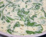 Foto langkah ke 9 dari resep Salmon with Spinach Creamy Sauce.