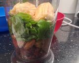 Φωτογραφία βήματος 2 της συνταγής Smoothie με σπανάκι raspberries αμύγδαλα ψημένα και μπανάνα