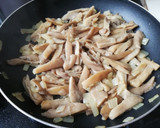 Foto del paso 2 de la receta: Setas con pasta y jamón al Curry🍄