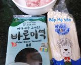 Hình bước làm 1 của món Canh rong biển khô nấu nấm kim châm và thịt bằm