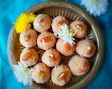 A picture of step 3 of Moong and urad dal ladoo.