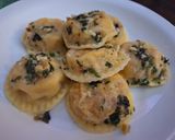 Foto del paso 6 de la receta: Sorrentinos de zapallo y pollo con masa de semolin