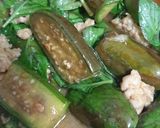 รูปขั้นตอนการทำที่ 2 ของ ผัดมะเขือยาวกับหมูกุ้งสับ